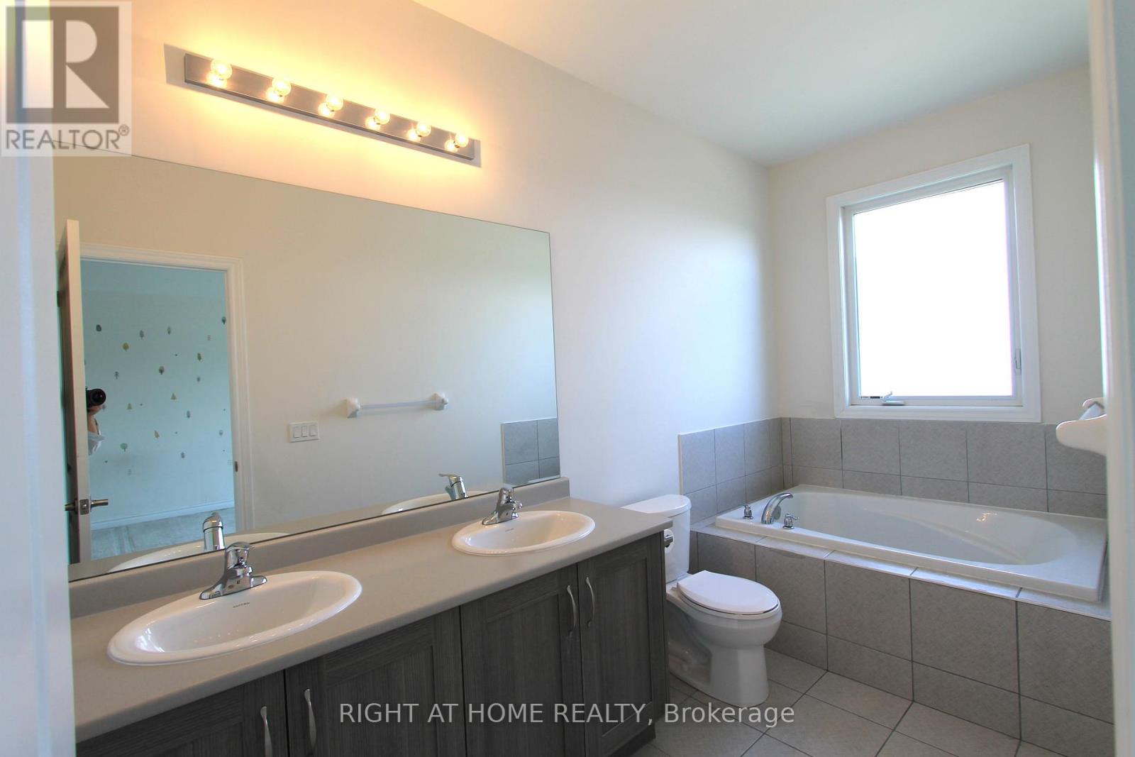 67 Puisaya Drive, Richmond Hill, Ontario  L4E 1L2 - Photo 25 - N13206306
