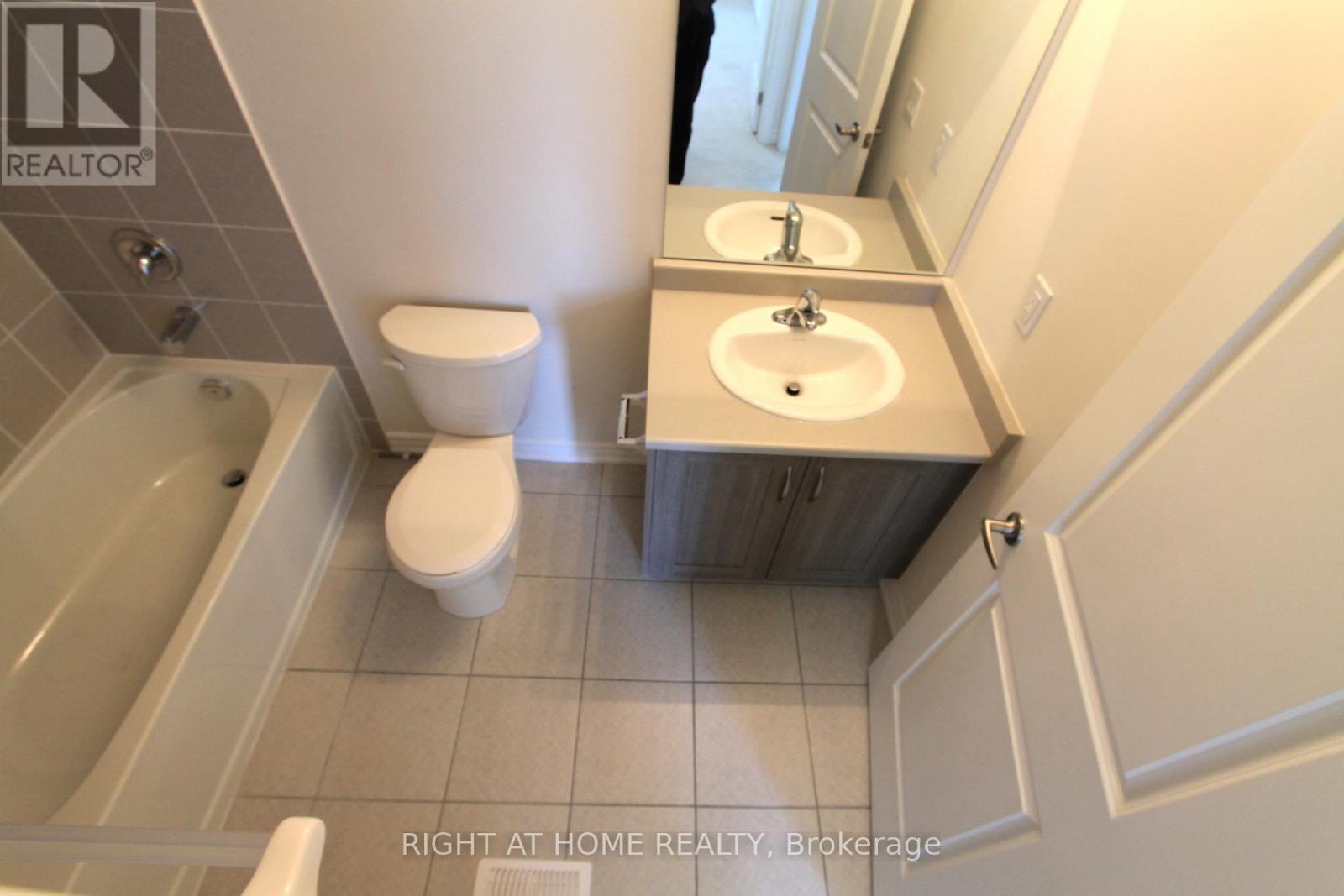 67 Puisaya Drive, Richmond Hill, Ontario  L4E 1L2 - Photo 34 - N13206306