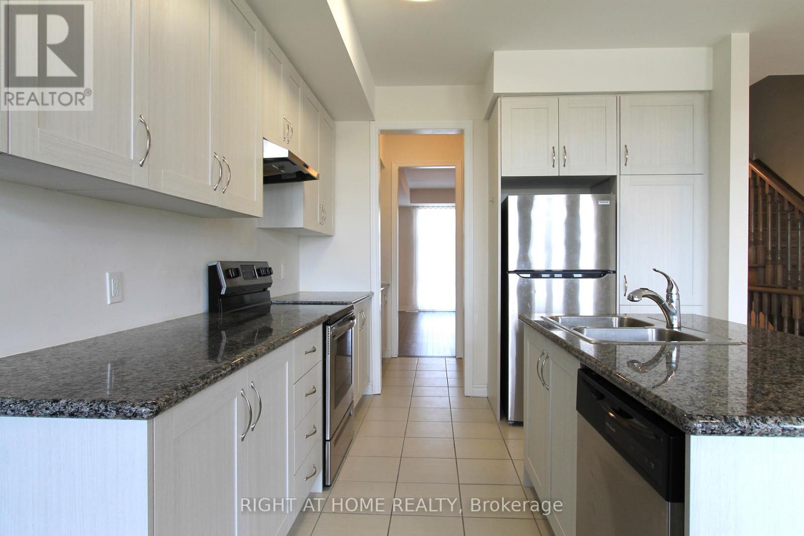67 Puisaya Drive, Richmond Hill, Ontario  L4E 1L2 - Photo 8 - N13206306