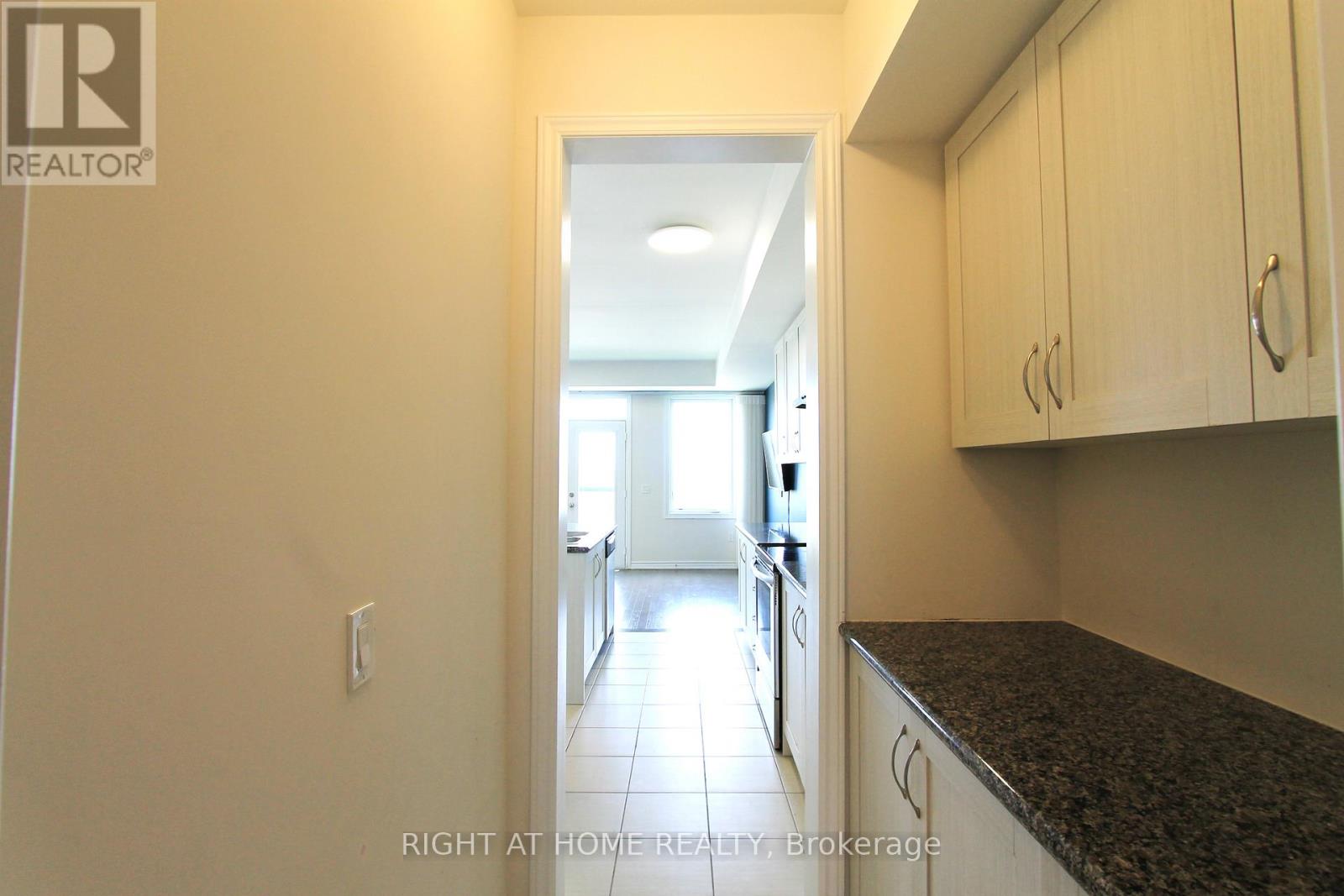 67 Puisaya Drive, Richmond Hill, Ontario  L4E 1L2 - Photo 7 - N13206306