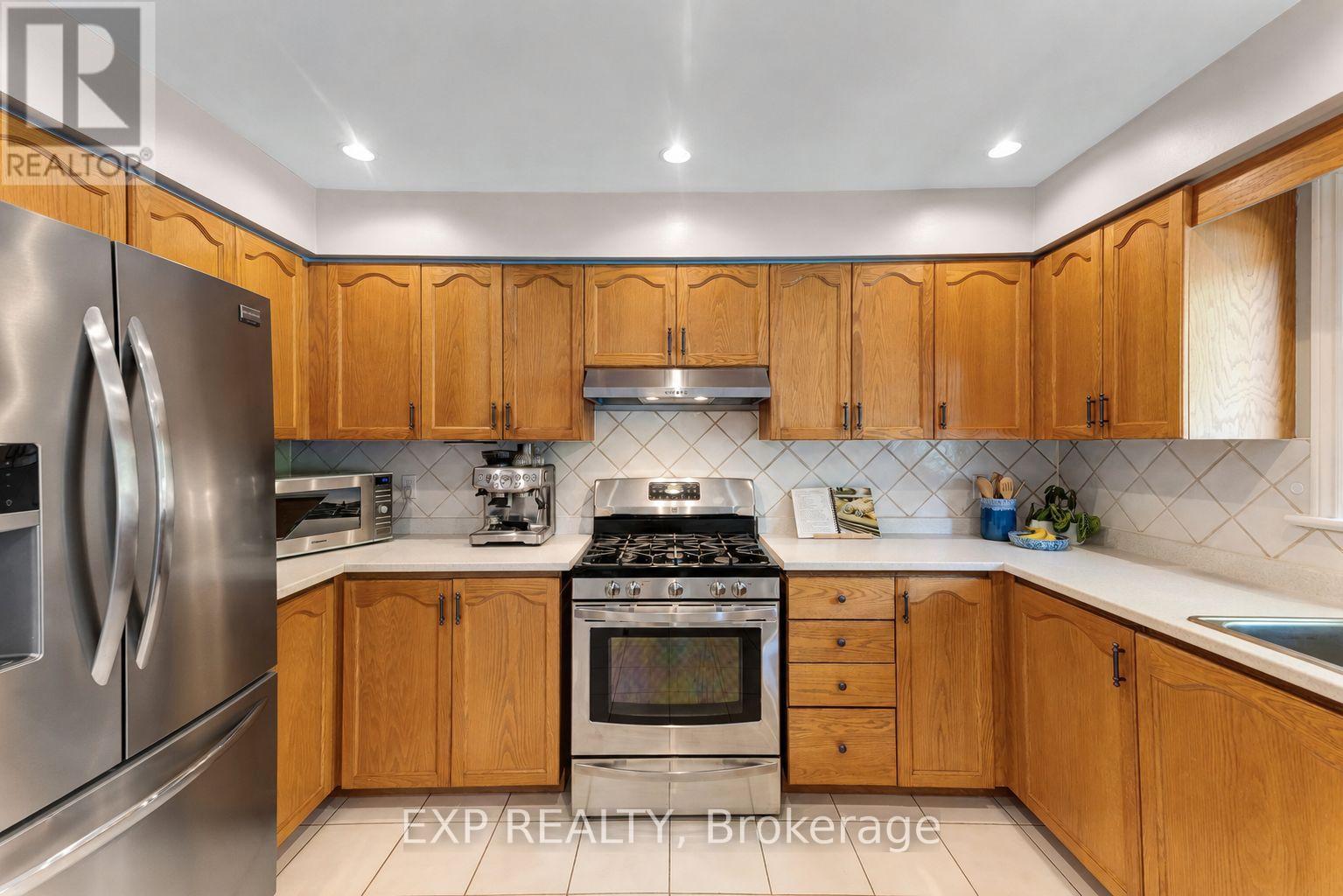 374 Savage Road, Newmarket, Ontario  L3X 1S3 - Photo 13 - N13216272