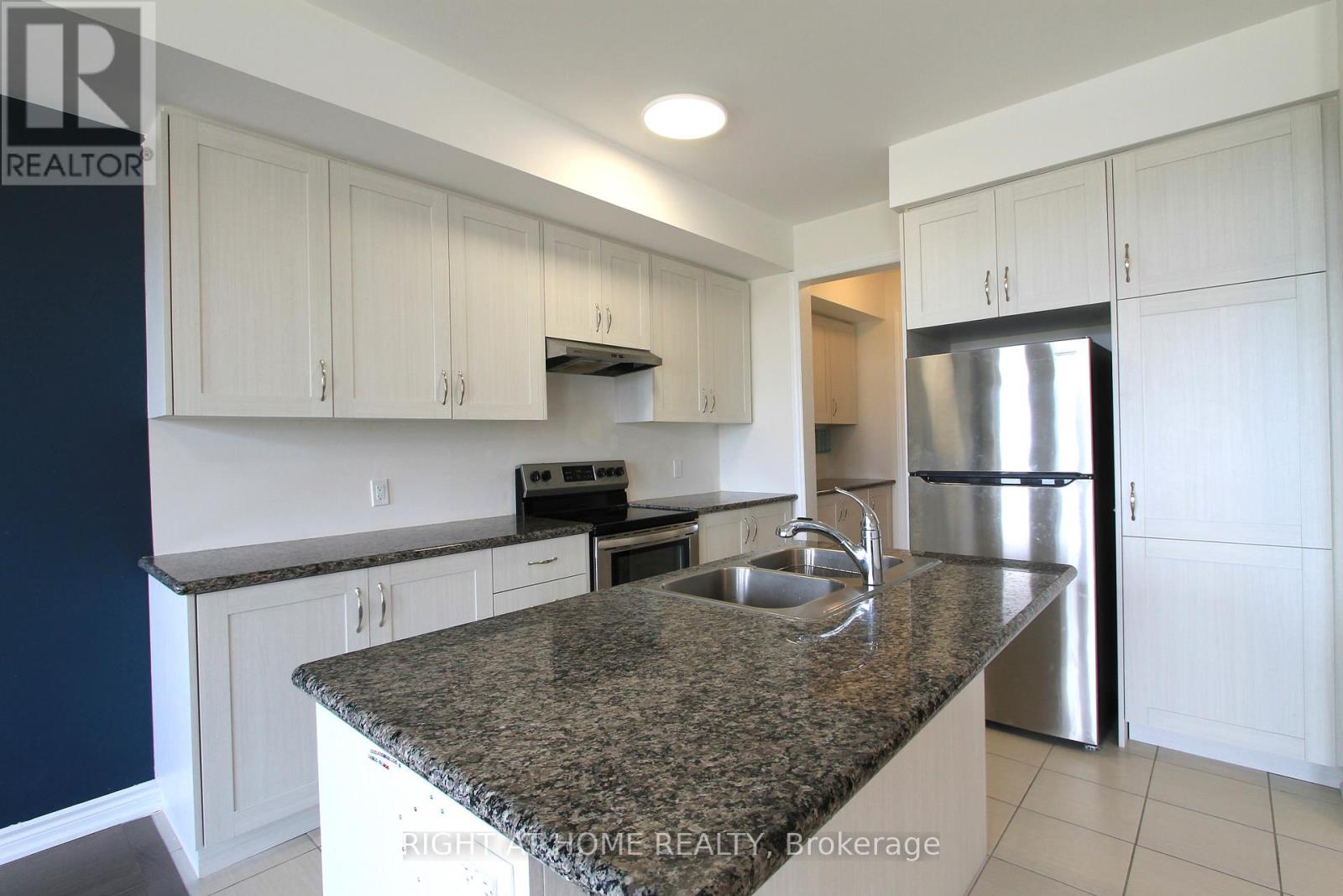 67 Puisaya Drive, Richmond Hill, Ontario  L4E 1L2 - Photo 9 - N13206306