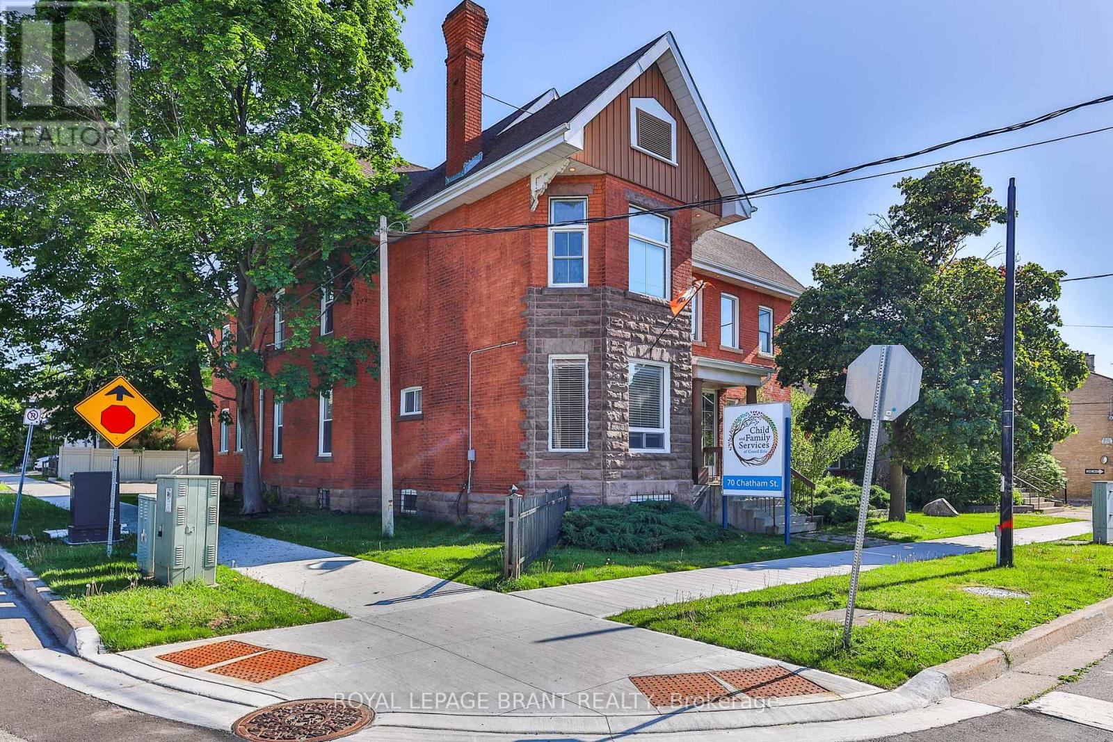 70 Chatham Street, Brantford, Ontario  N3T 2P1 - Photo 1 - X12807596