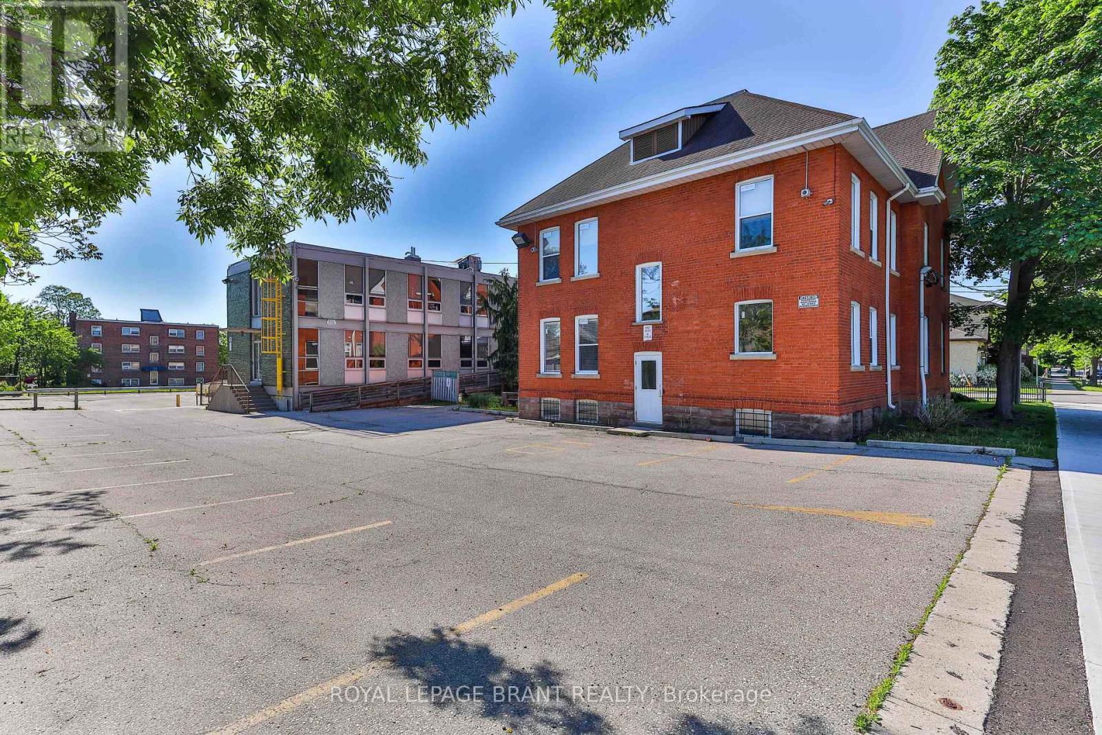 70 Chatham Street, Brantford, Ontario  N3T 2P1 - Photo 45 - X12807596