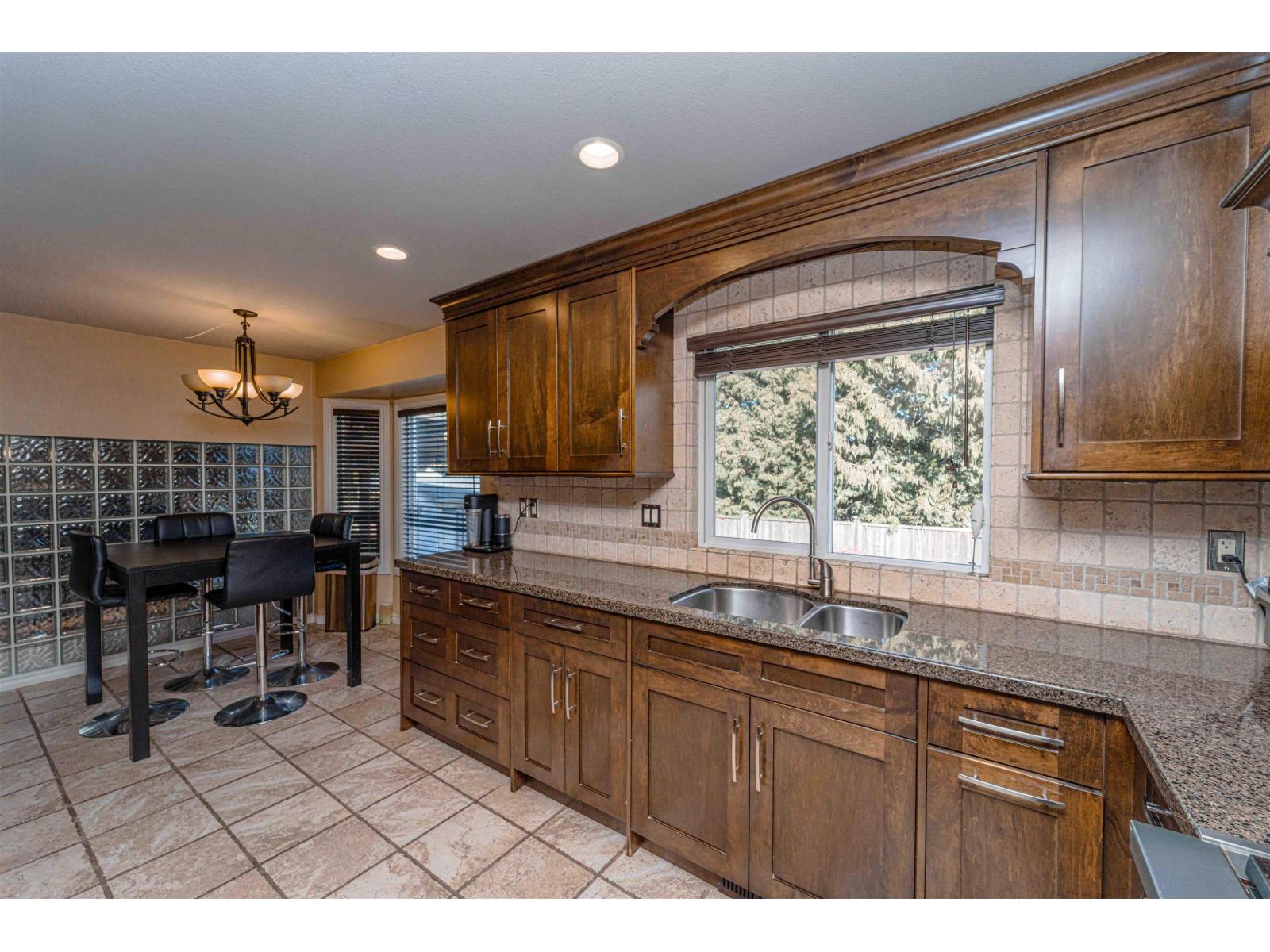 32155 Clinton Avenue, Abbotsford, British Columbia  V2T 5B5 - Photo 13 - R3129388