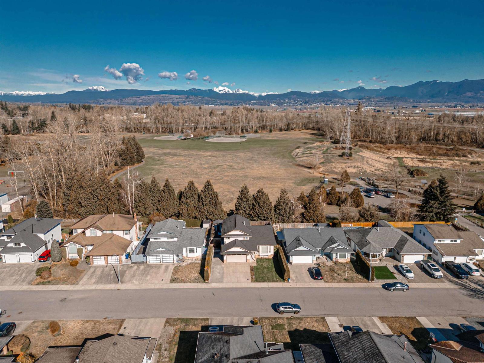 32155 Clinton Avenue, Abbotsford, British Columbia  V2T 5B5 - Photo 2 - R3129388