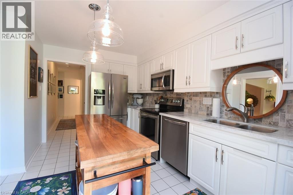 27 Harnesworth Crescent, Waterdown, Ontario  L8B 0J3 - Photo 12 - 40833735