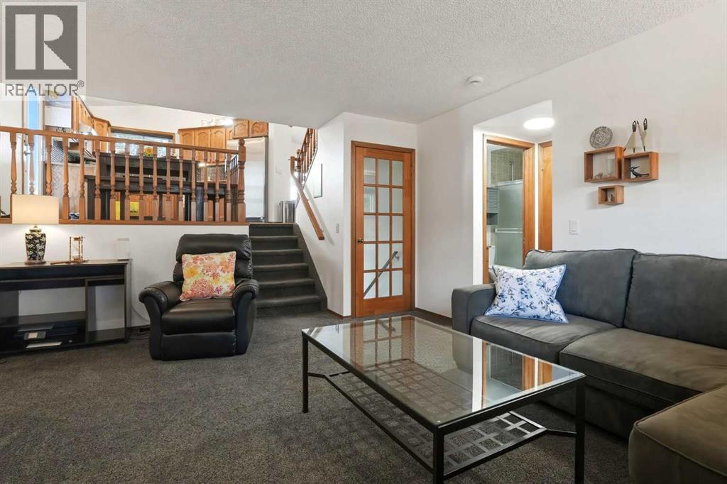 672 Macewan Drive NW, Calgary, Alberta  T3K 3J5 - Photo 12 - A2313677