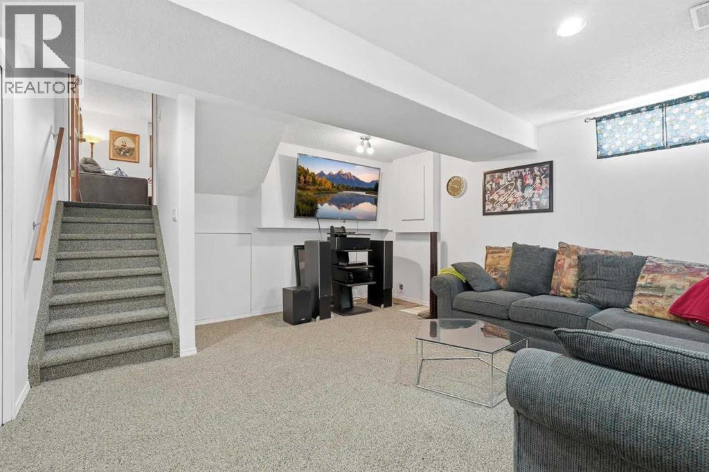 672 Macewan Drive NW, Calgary, Alberta  T3K 3J5 - Photo 22 - A2313677