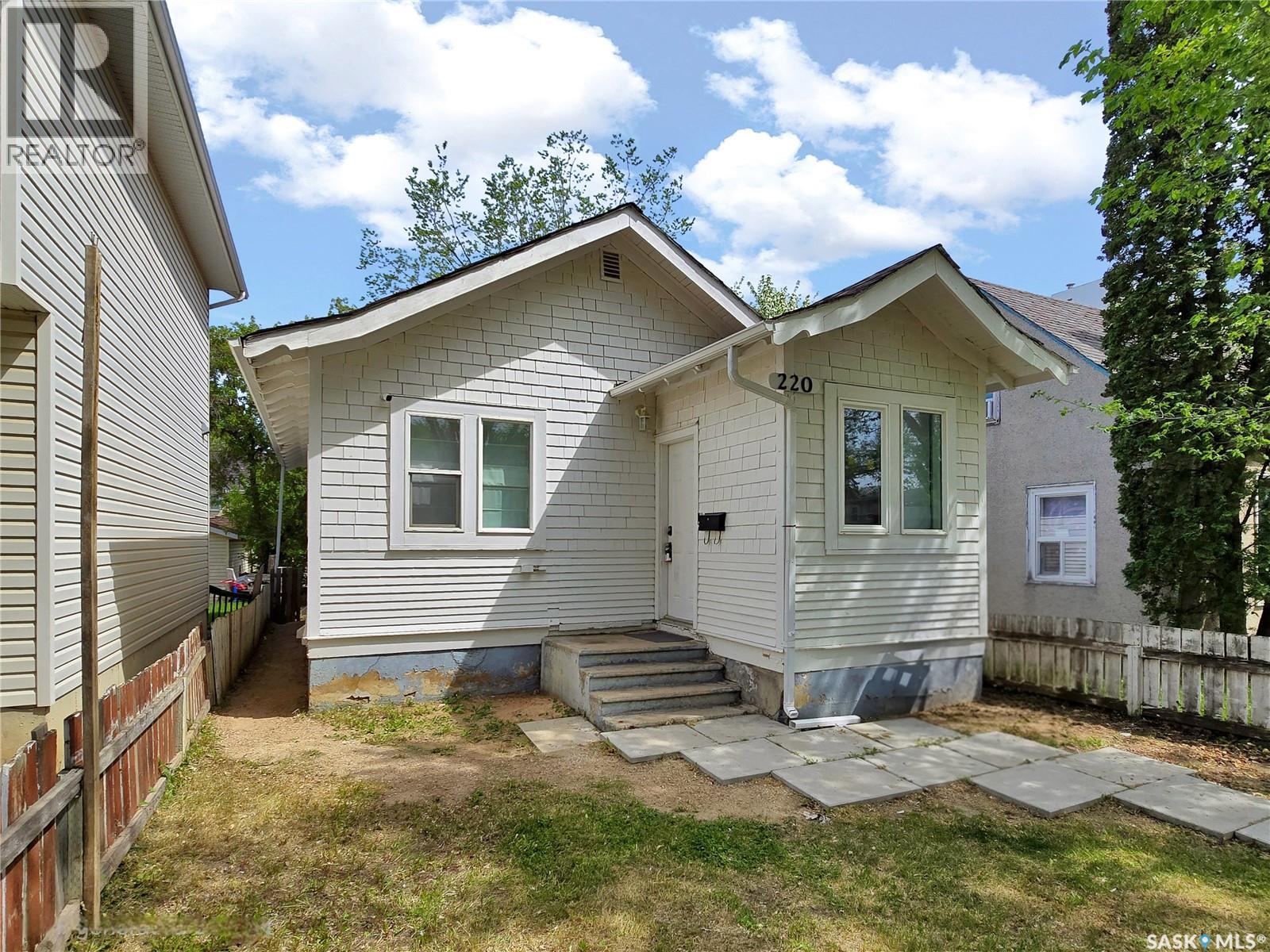 220 N AVENUE S, Saskatoon, Saskatchewan