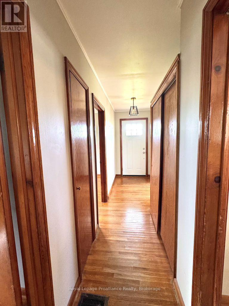886d Grills Road, Quinte West, Ontario  K8N 4Z5 - Photo 15 - X13216584