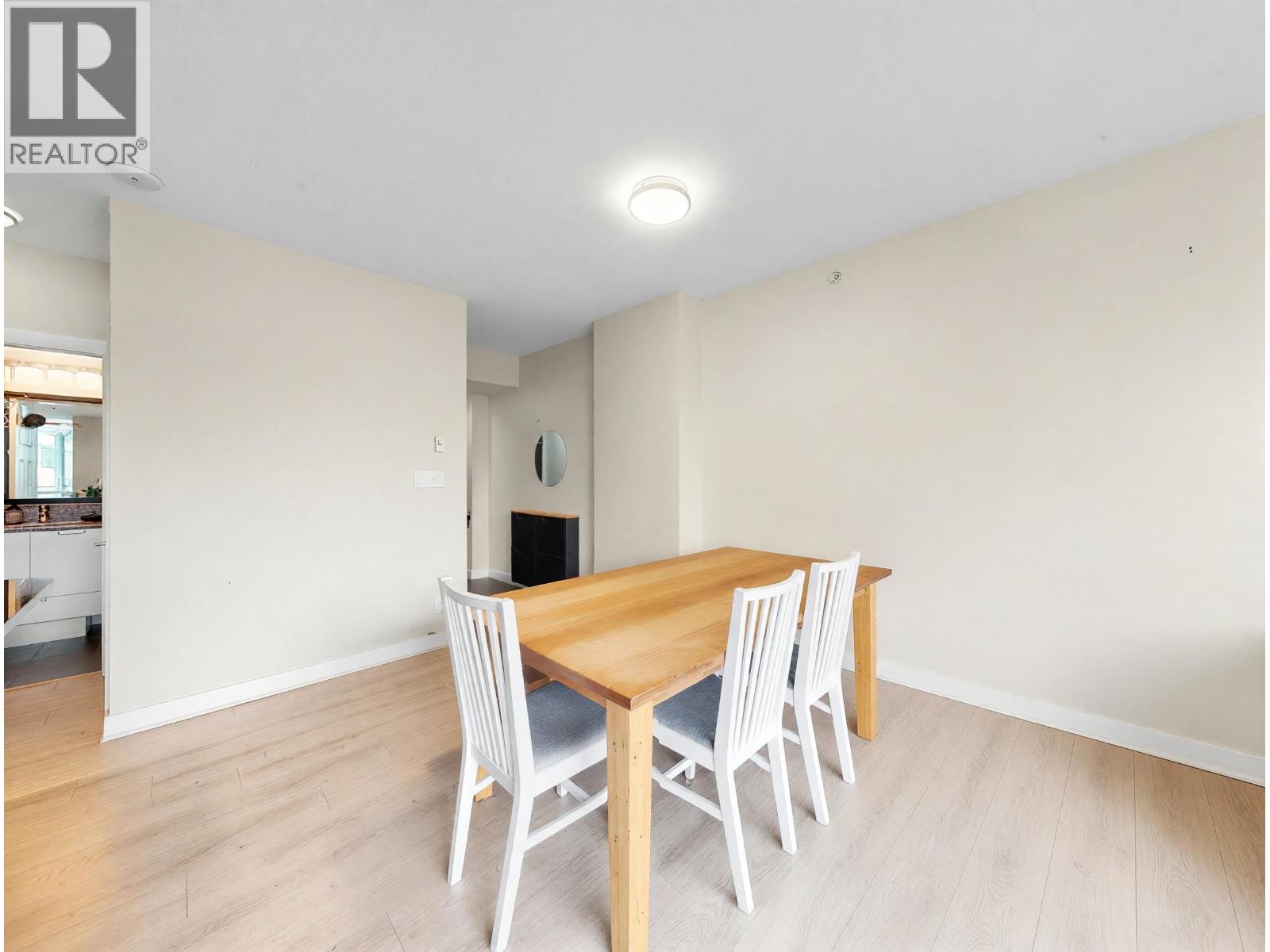 605 2968 Glen Drive, Coquitlam, British Columbia  V3B 0C4 - Photo 11 - R3129725