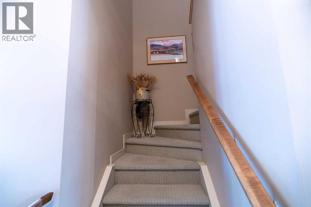 22 Rockyvalley Villas NW, Calgary, Alberta  T3G 5X3 - Photo 11 - A2314192
