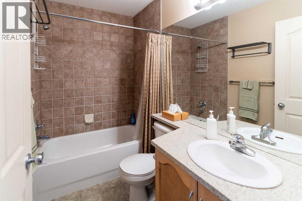 22 Rockyvalley Villas NW, Calgary, Alberta  T3G 5X3 - Photo 21 - A2314192