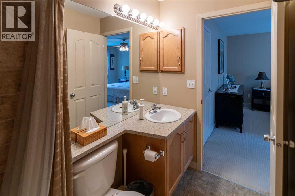 22 Rockyvalley Villas NW, Calgary, Alberta  T3G 5X3 - Photo 22 - A2314192