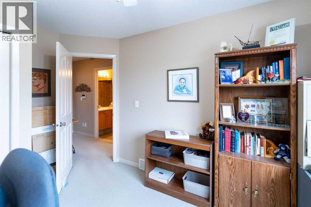 22 Rockyvalley Villas NW, Calgary, Alberta  T3G 5X3 - Photo 14 - A2314192
