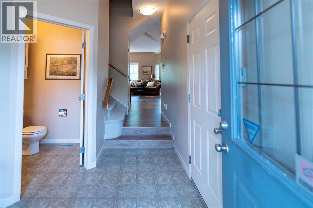 22 Rockyvalley Villas NW, Calgary, Alberta  T3G 5X3 - Photo 2 - A2314192