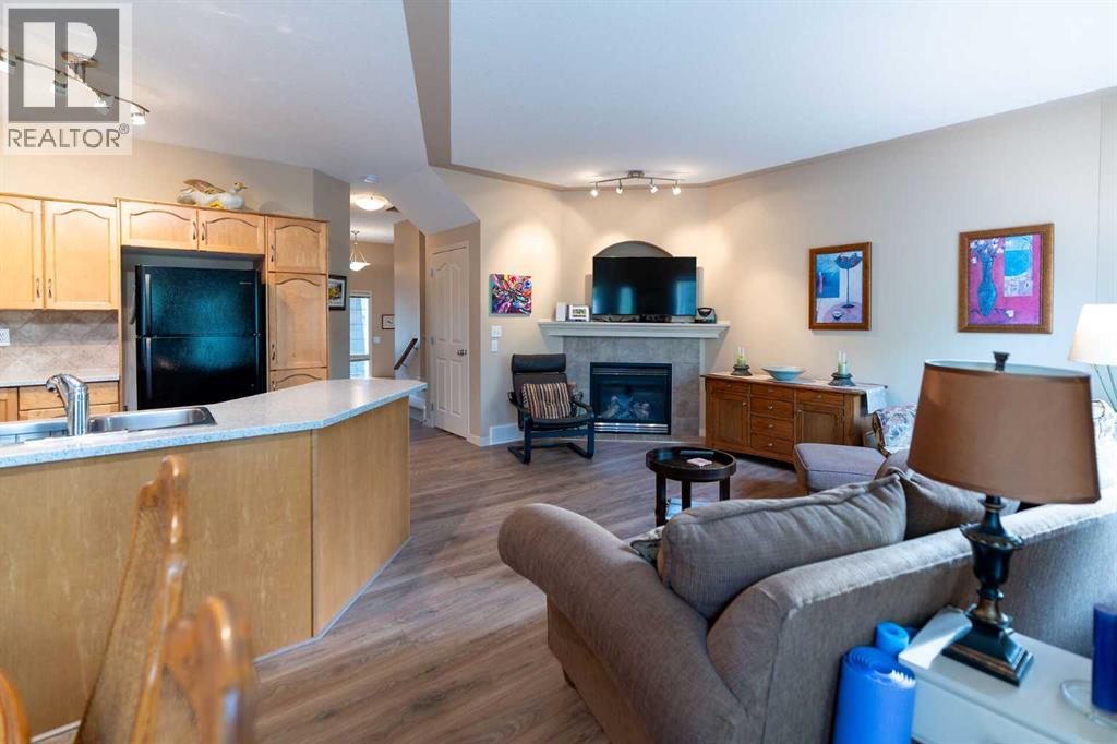 22 Rockyvalley Villas NW, Calgary, Alberta  T3G 5X3 - Photo 5 - A2314192