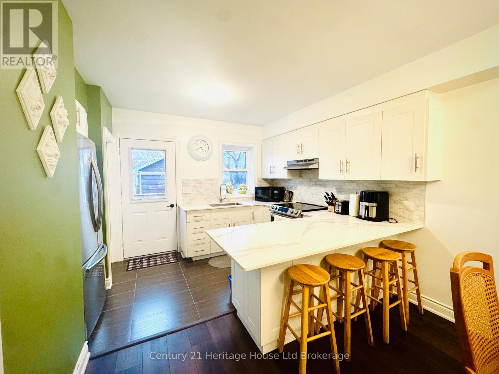 5138 Willmott Street, Niagara Falls, Ontario L2E 2A3 - Photo 7 - X12852758