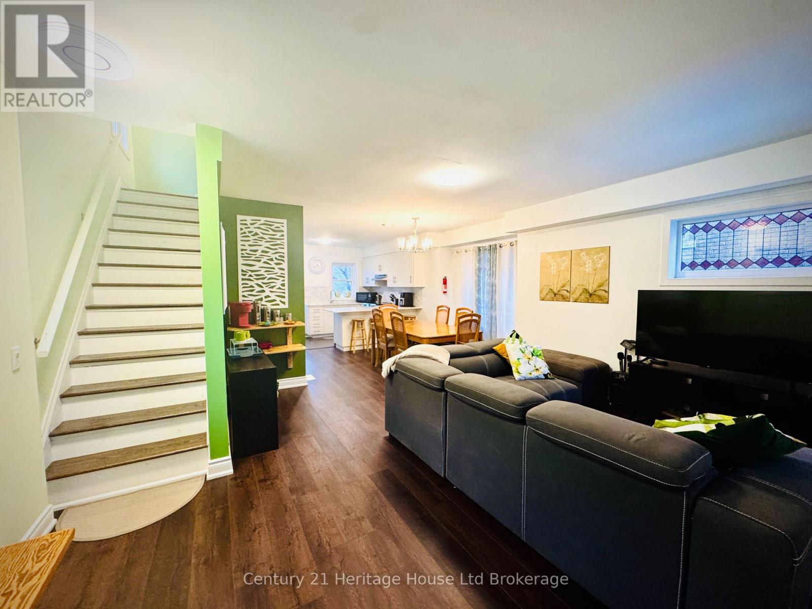 5138 Willmott Street, Niagara Falls, Ontario L2E 2A3 - Photo 3 - X12852758
