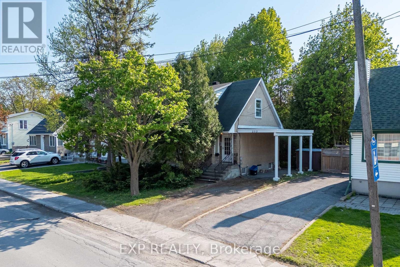 252 WOODROFFE AVENUE, Ottawa, Ontario