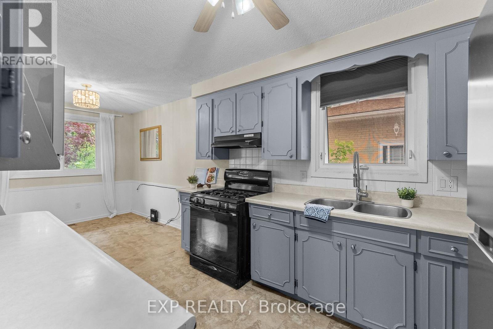 11 Abraham Drive, St. Catharines, Ontario  L2M 6K7 - Photo 4 - X13216370