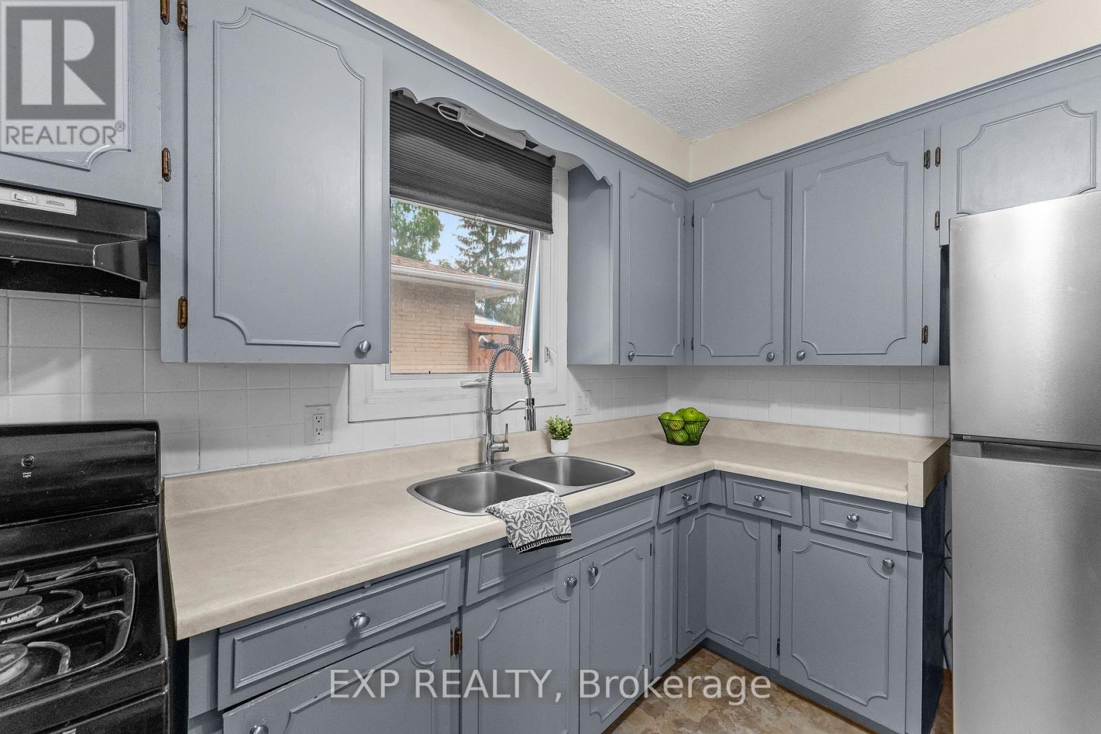 11 Abraham Drive, St. Catharines, Ontario  L2M 6K7 - Photo 5 - X13216370