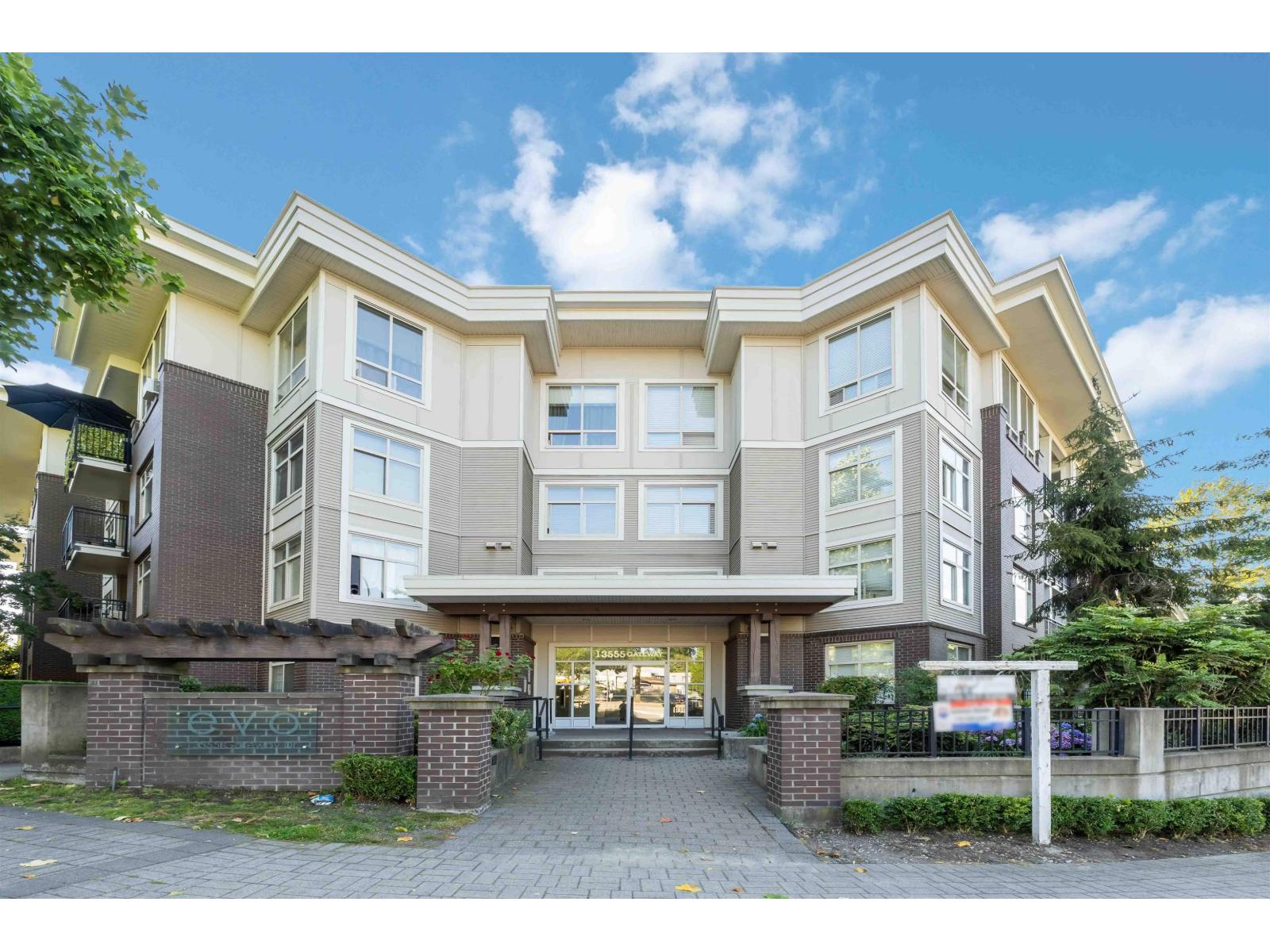 215 13555 Gateway Drive, Surrey, British Columbia  V3T 0B5 - Photo 1 - R3129549
