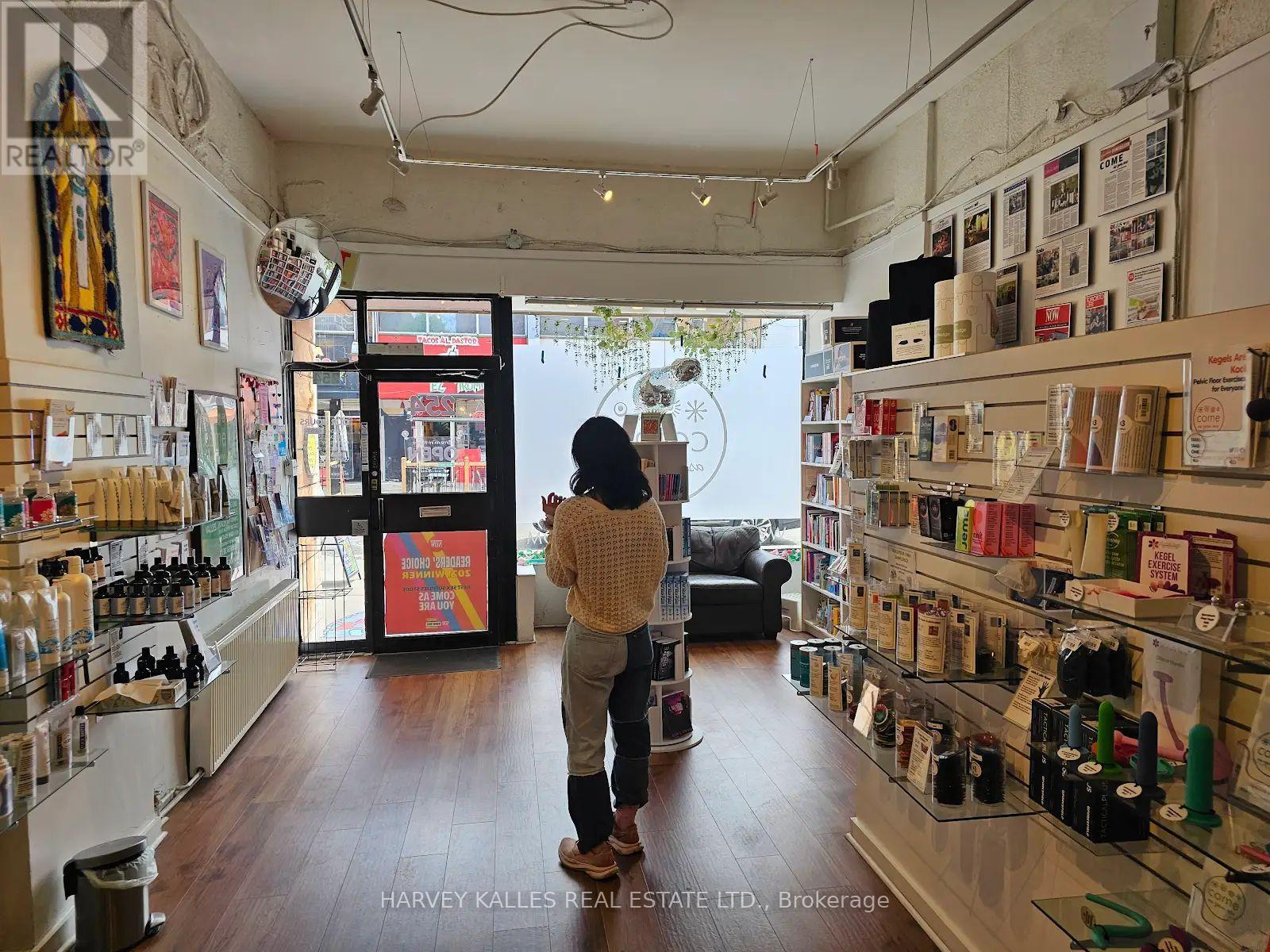 Ground Floor - 254 Augusta Avenue, Toronto, Ontario  M5T 2L7 - Photo 6 - C13212586