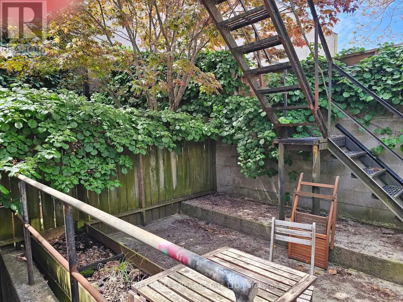 Ground Floor - 254 Augusta Avenue, Toronto, Ontario  M5T 2L7 - Photo 4 - C13212586