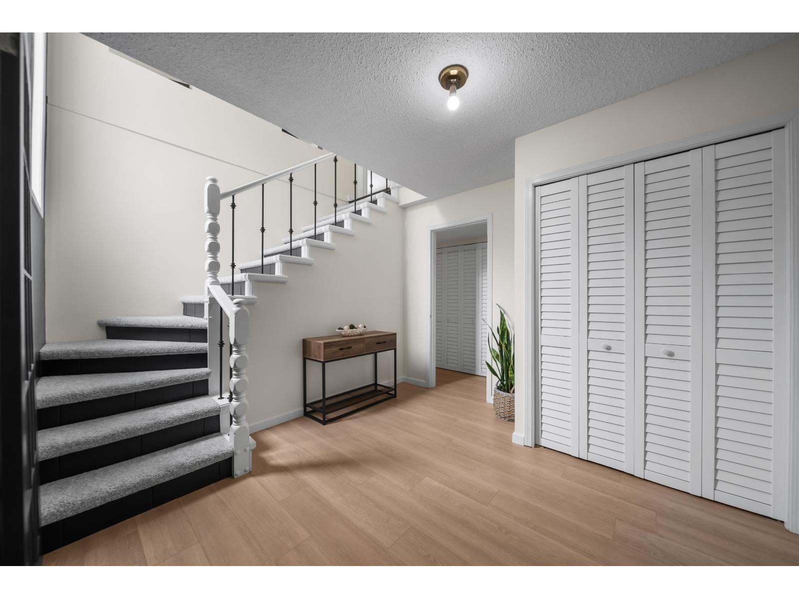 35061 High Drive, Abbotsford, British Columbia  V2S 2X7 - Photo 4 - R3129101