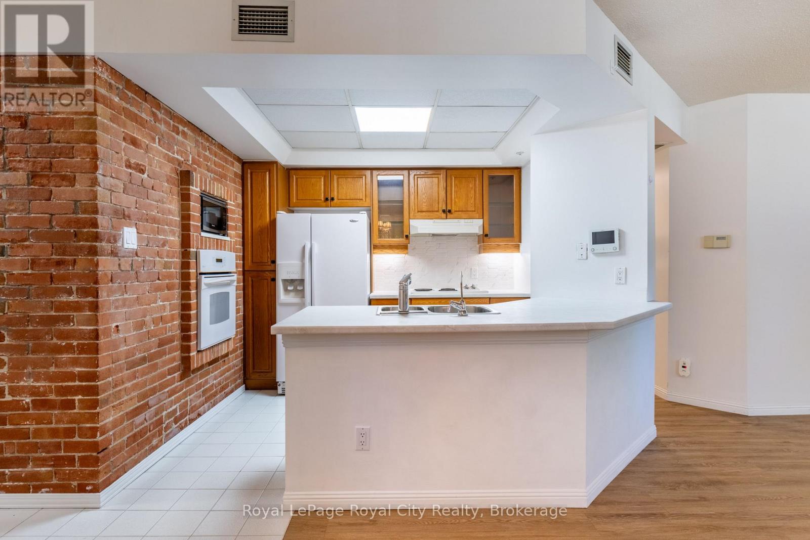 101 - 57 Suffolk Street W, Guelph, Ontario N1H 2J1 - Photo 2 - X13216432