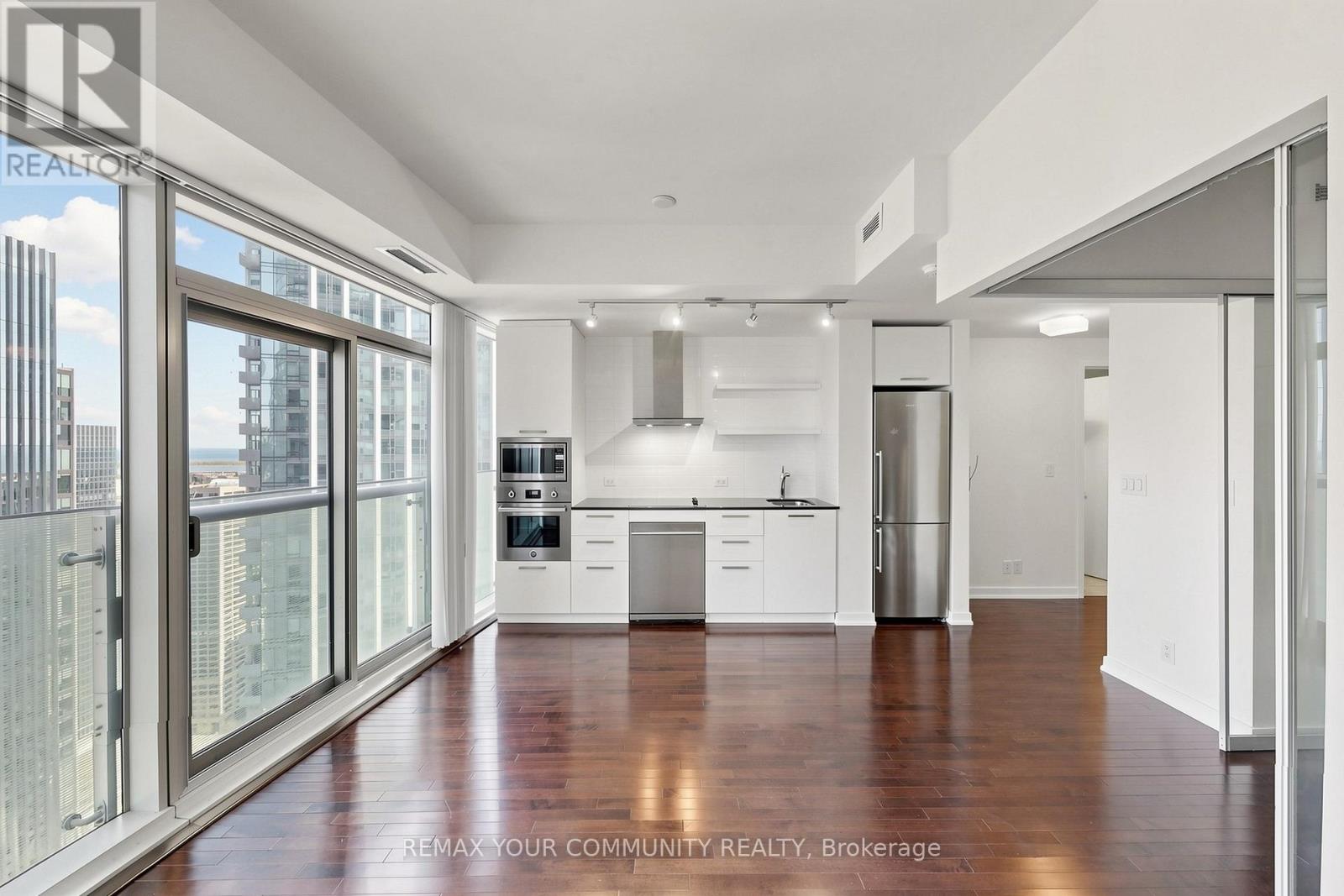 3901 - 12 York Street, Toronto, Ontario  M5J 0A9 - Photo 1 - C13216480