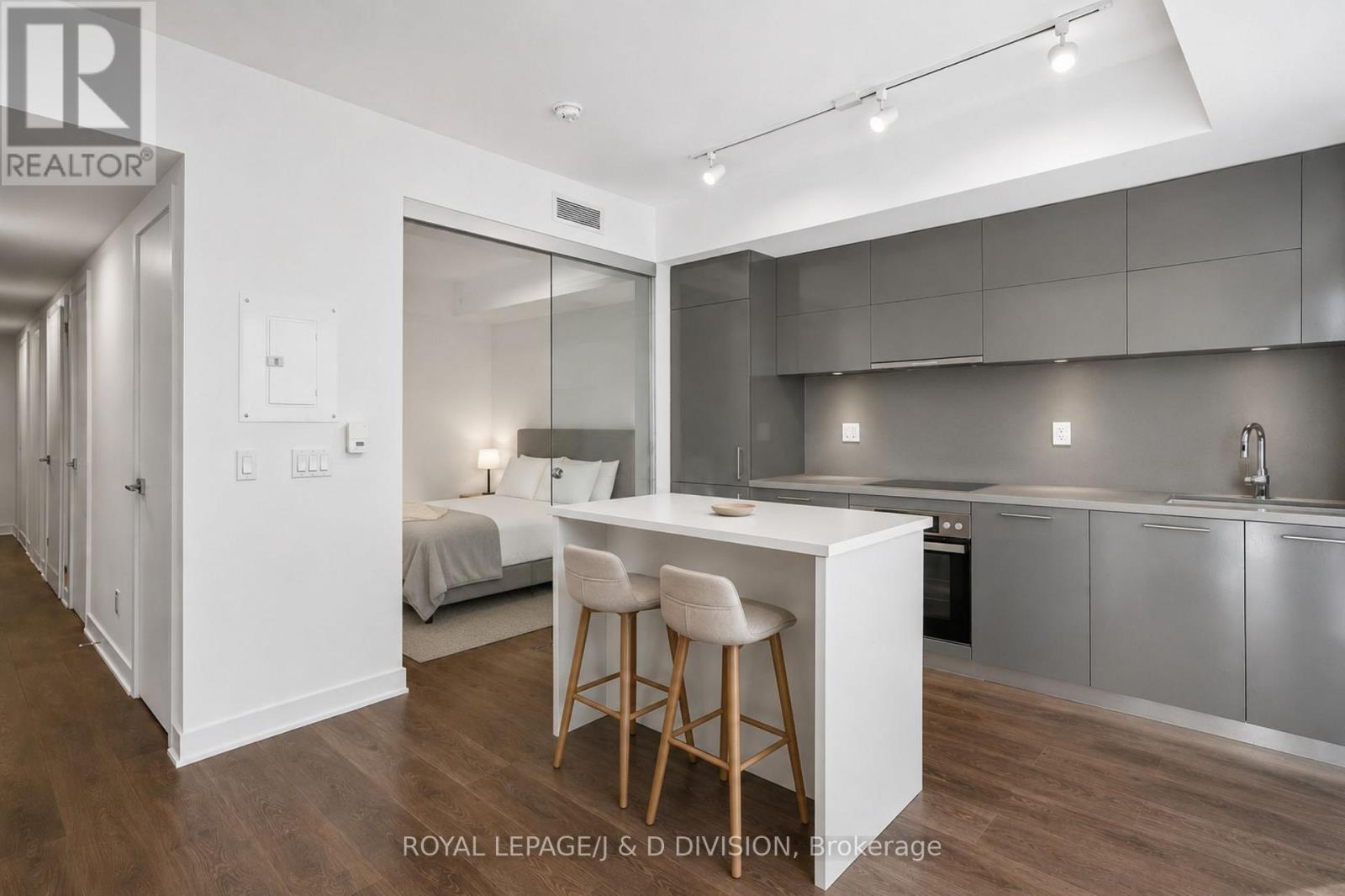 1705 - 188 Cumberland Street, Toronto, Ontario  M5R 0B6 - Photo 2 - C13216492