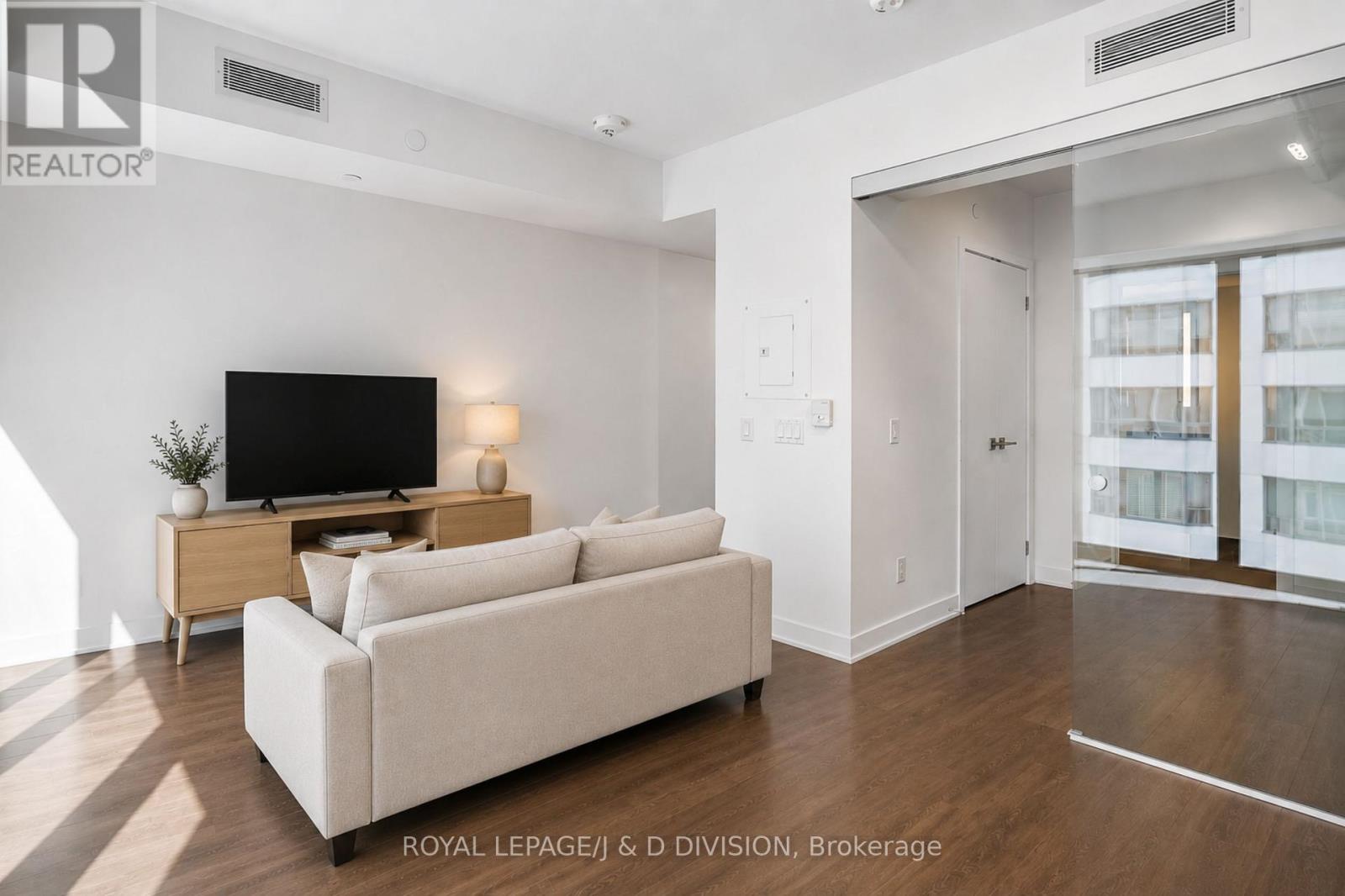 1705 - 188 Cumberland Street, Toronto, Ontario  M5R 0B6 - Photo 4 - C13216492