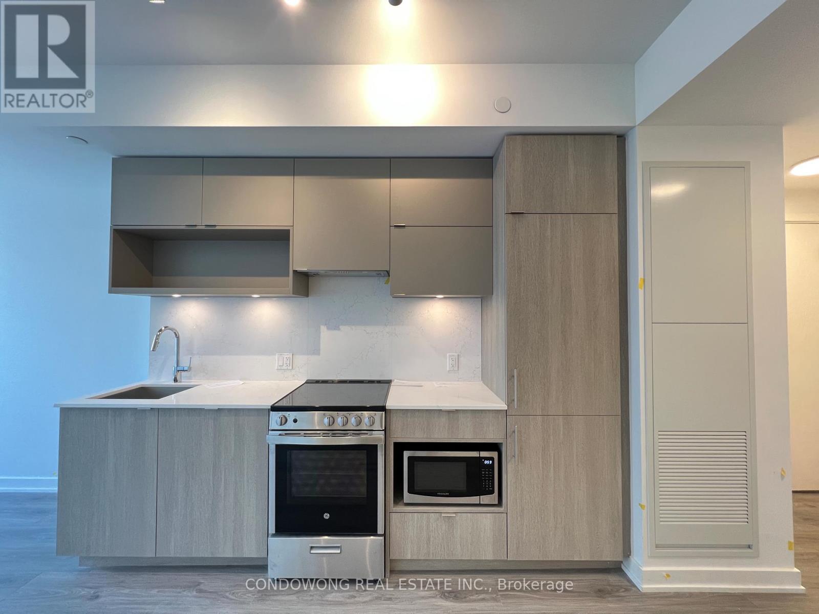 2701 - 100 Queen Street E, Toronto, Ontario  M5C 0B5 - Photo 2 - C13216524