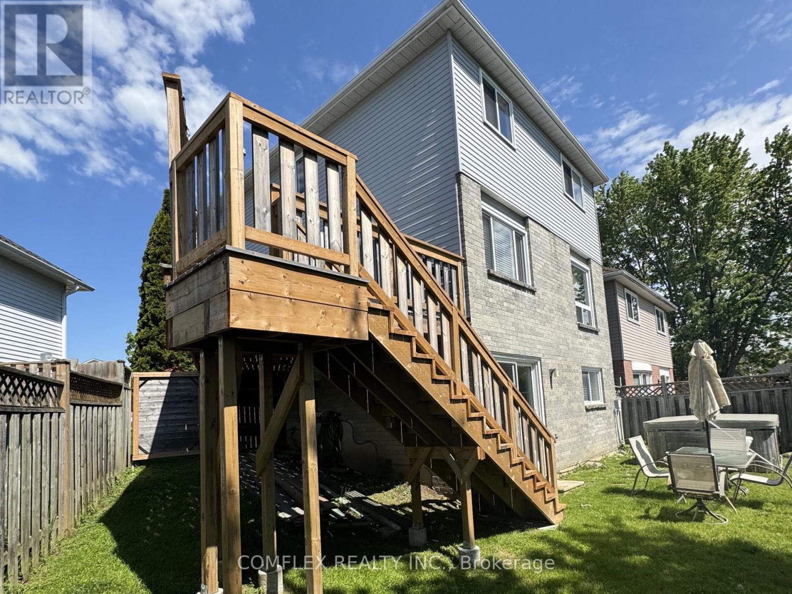 33 Broadlands Square, Clarington, Ontario  L1E 1R2 - Photo 4 - E13216422