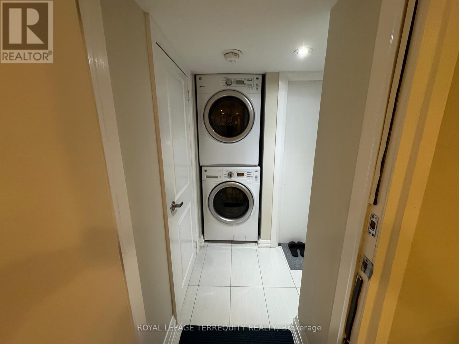 2 - 475 Woodbine Avenue, Toronto, Ontario  M4E 2H5 - Photo 14 - E13216442