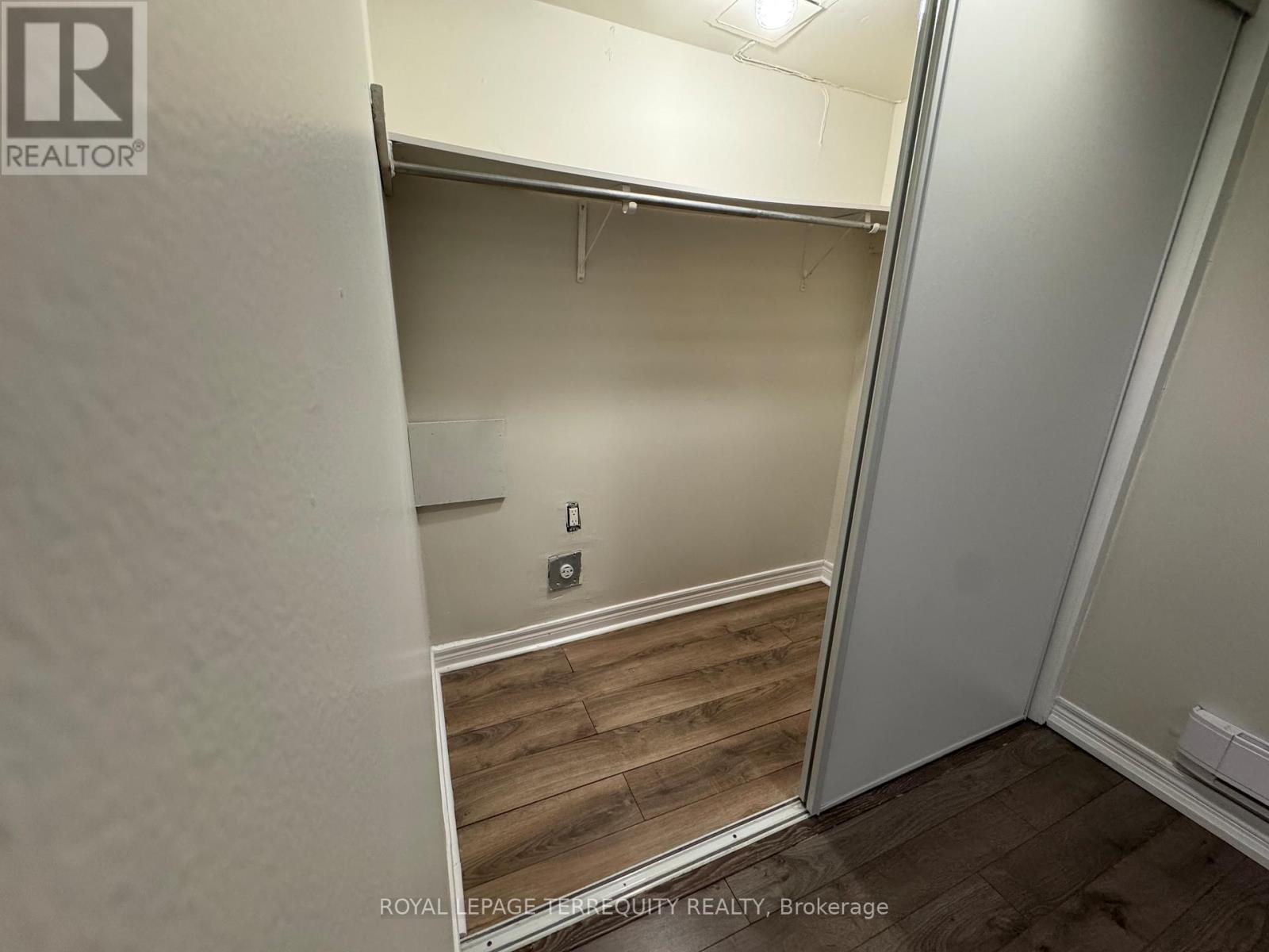 2 - 475 Woodbine Avenue, Toronto, Ontario  M4E 2H5 - Photo 3 - E13216442