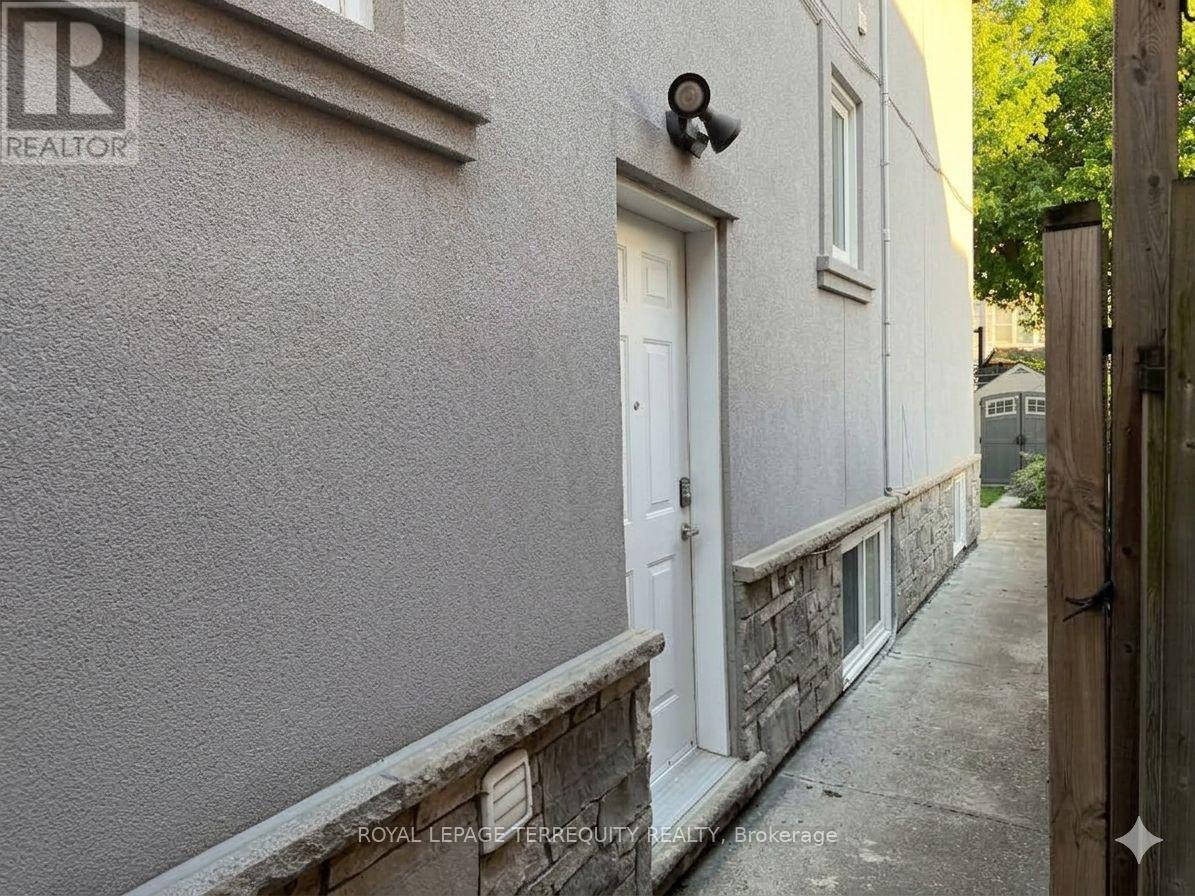 2 - 475 Woodbine Avenue, Toronto, Ontario  M4E 2H5 - Photo 6 - E13216442