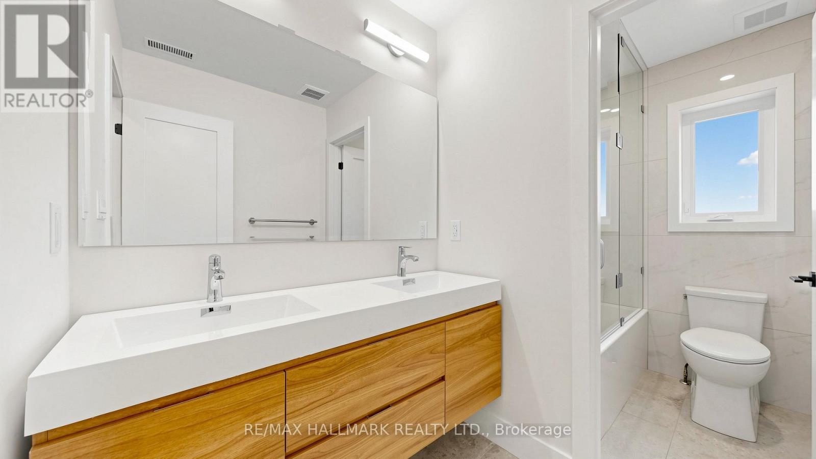 Second Floor - 367 Woodmount Avenue, Toronto, Ontario  M4C 4A6 - Photo 11 - E13216508