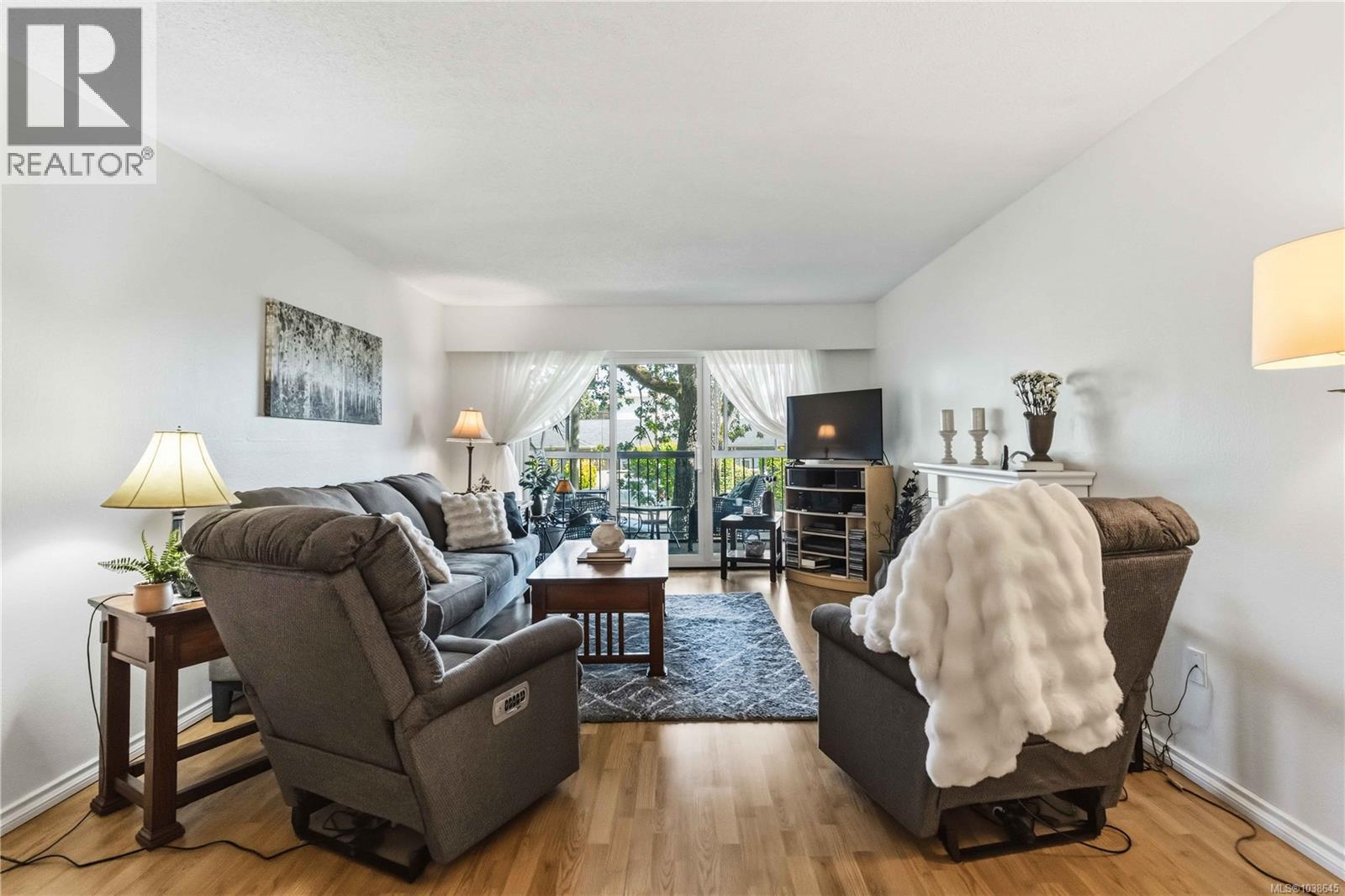203 1665 Oak Bay Ave, Victoria, British Columbia  V8R 1B5 - Photo 10 - 1038645