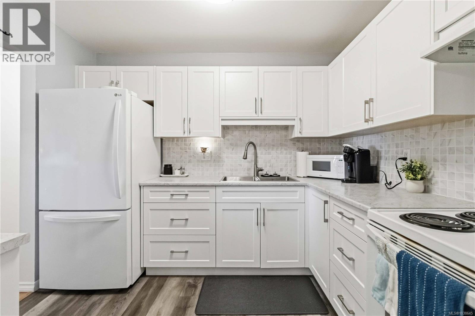 203 1665 Oak Bay Ave, Victoria, British Columbia  V8R 1B5 - Photo 16 - 1038645