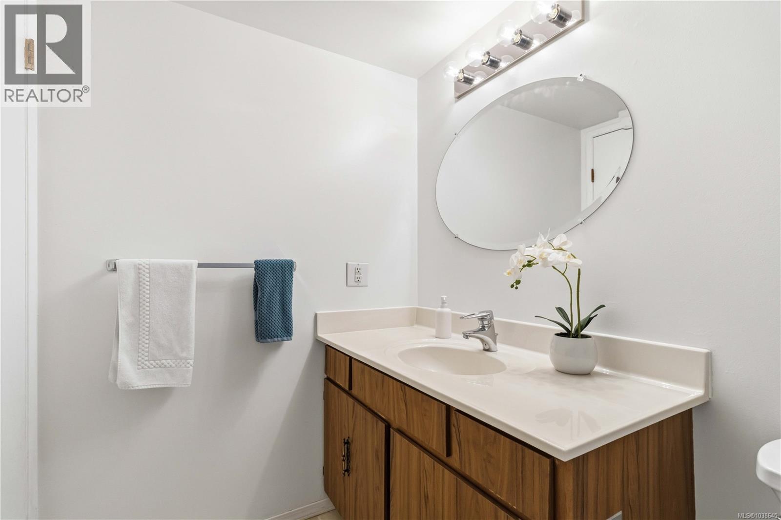 203 1665 Oak Bay Ave, Victoria, British Columbia  V8R 1B5 - Photo 30 - 1038645
