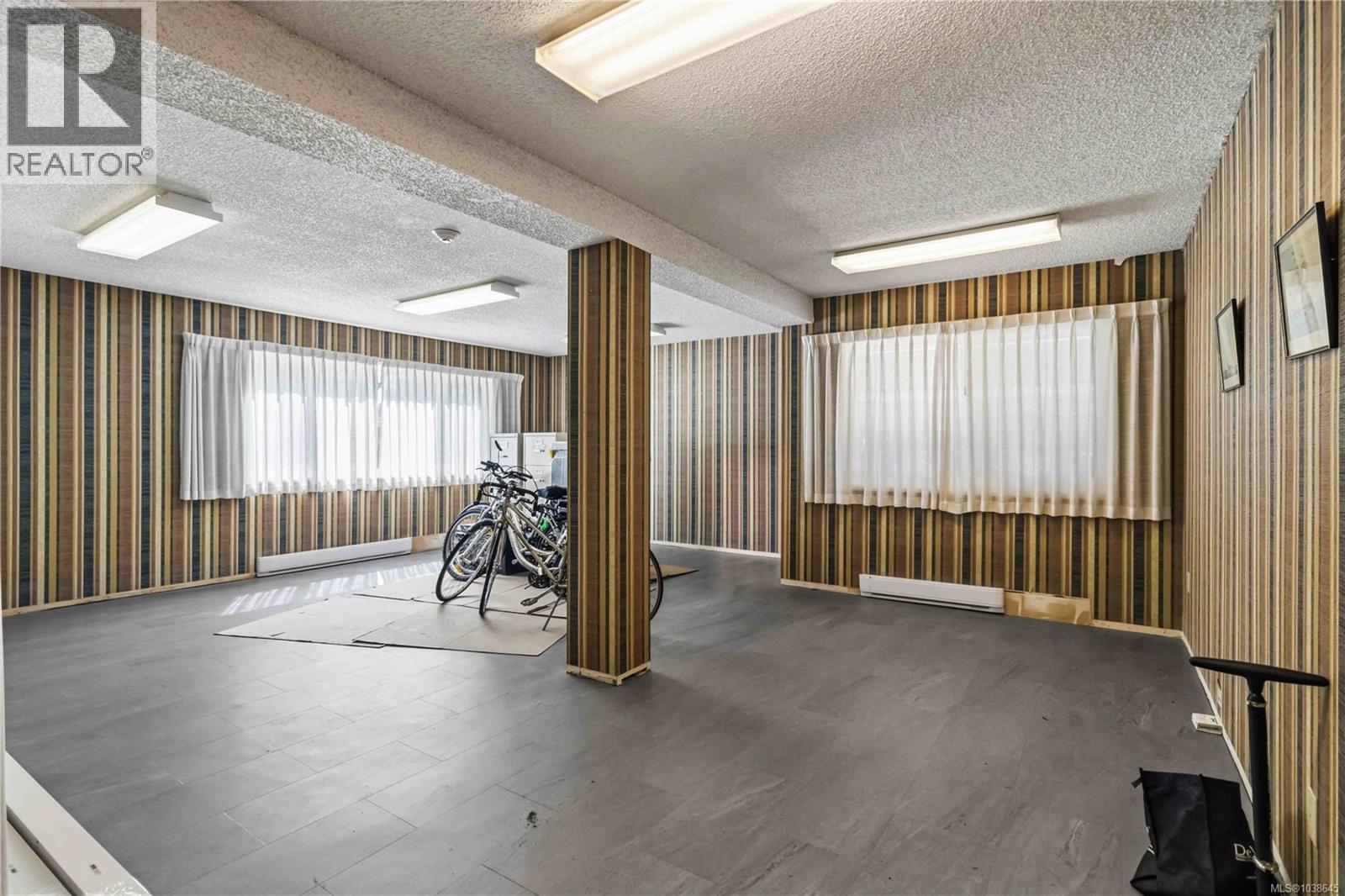 203 1665 Oak Bay Ave, Victoria, British Columbia  V8R 1B5 - Photo 34 - 1038645
