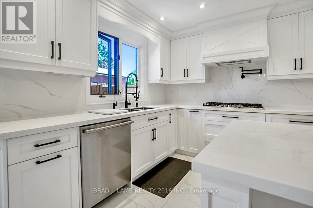 62 Royal Garden Boulevard, Vaughan, Ontario  L4L 7C2 - Photo 6 - N13216400