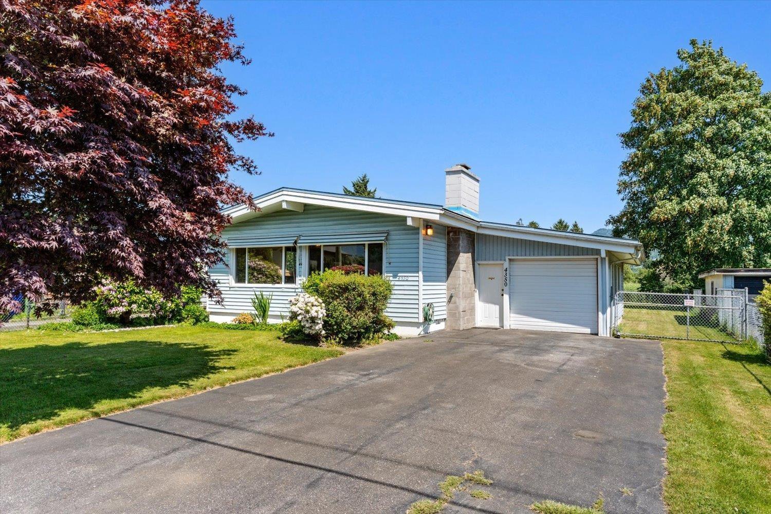 4350 Cypress Street, Yarrow, Yarrow, British Columbia  V2R 5E7 - Photo 2 - R3129189
