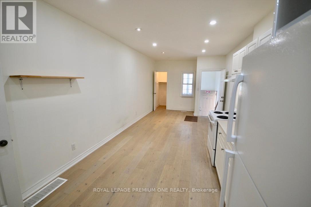 B & C - 312 Rustic Road, Toronto, Ontario  M6L 1W5 - Photo 10 - W13216456