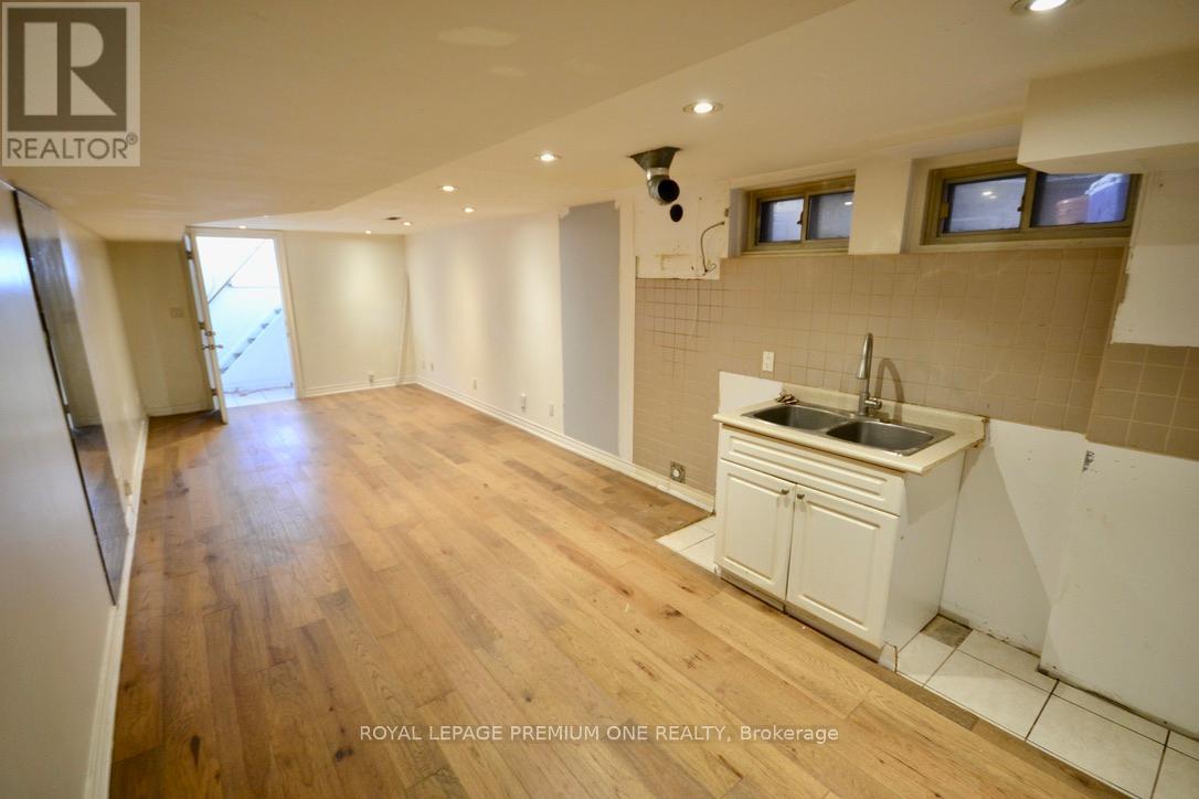 B & C - 312 Rustic Road, Toronto, Ontario  M6L 1W5 - Photo 13 - W13216456