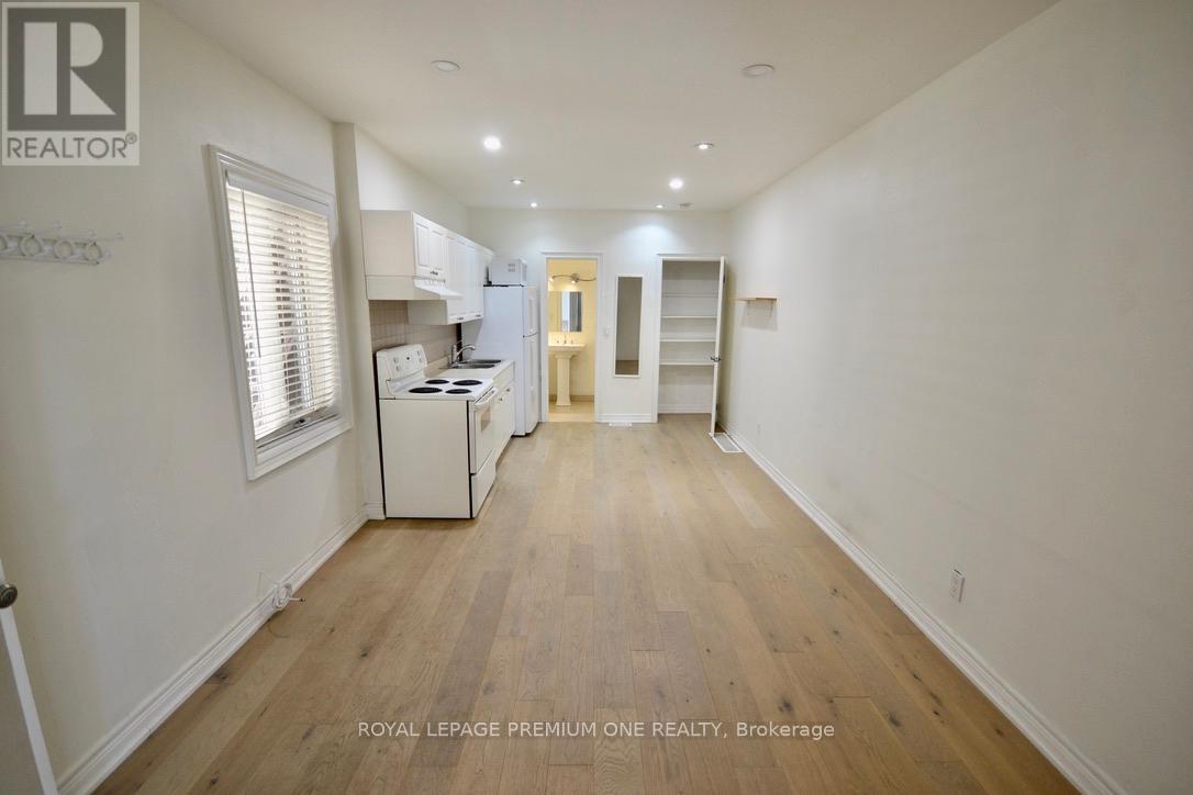 B & C - 312 Rustic Road, Toronto, Ontario  M6L 1W5 - Photo 5 - W13216456